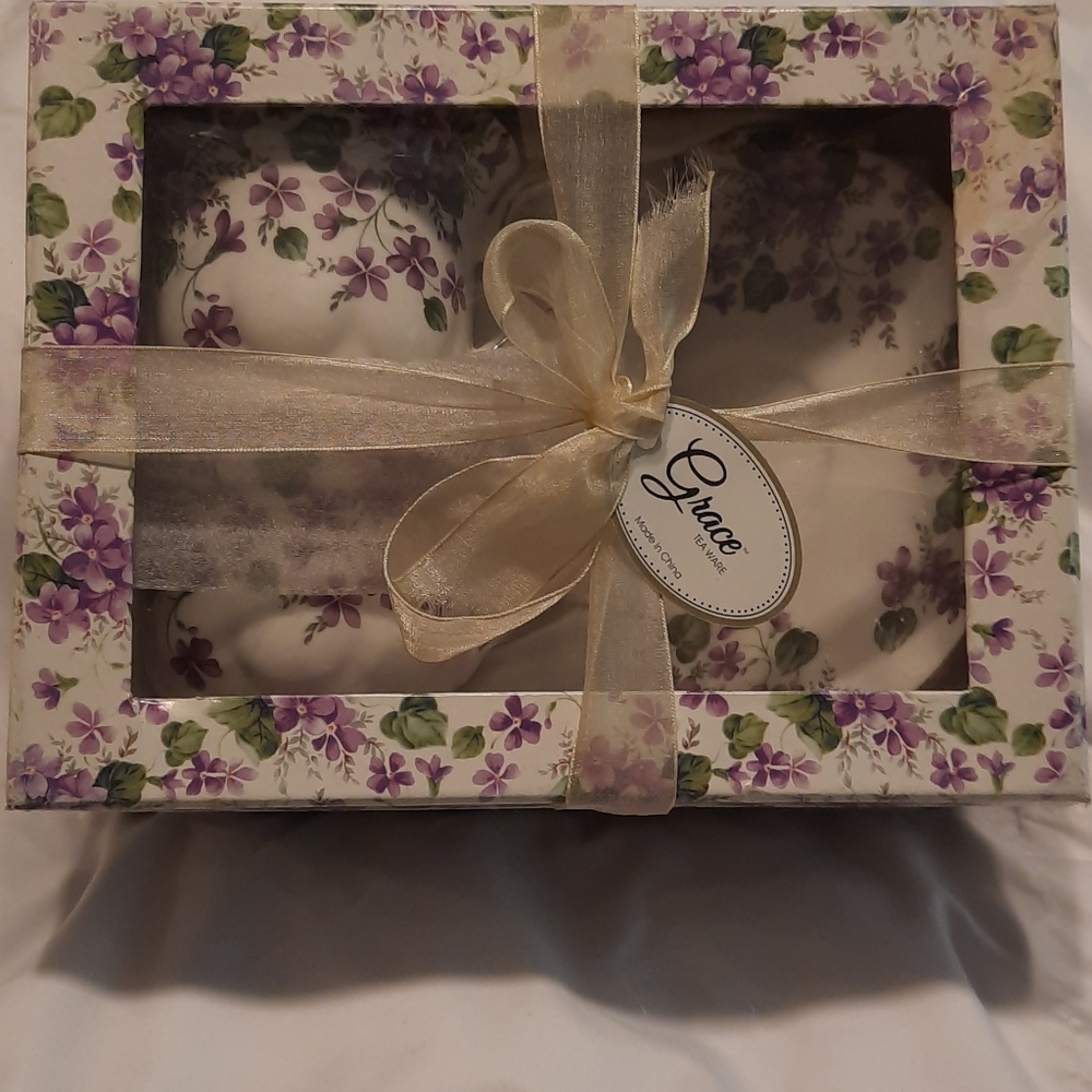 New VintageTea set 2 cups  and 2 plates